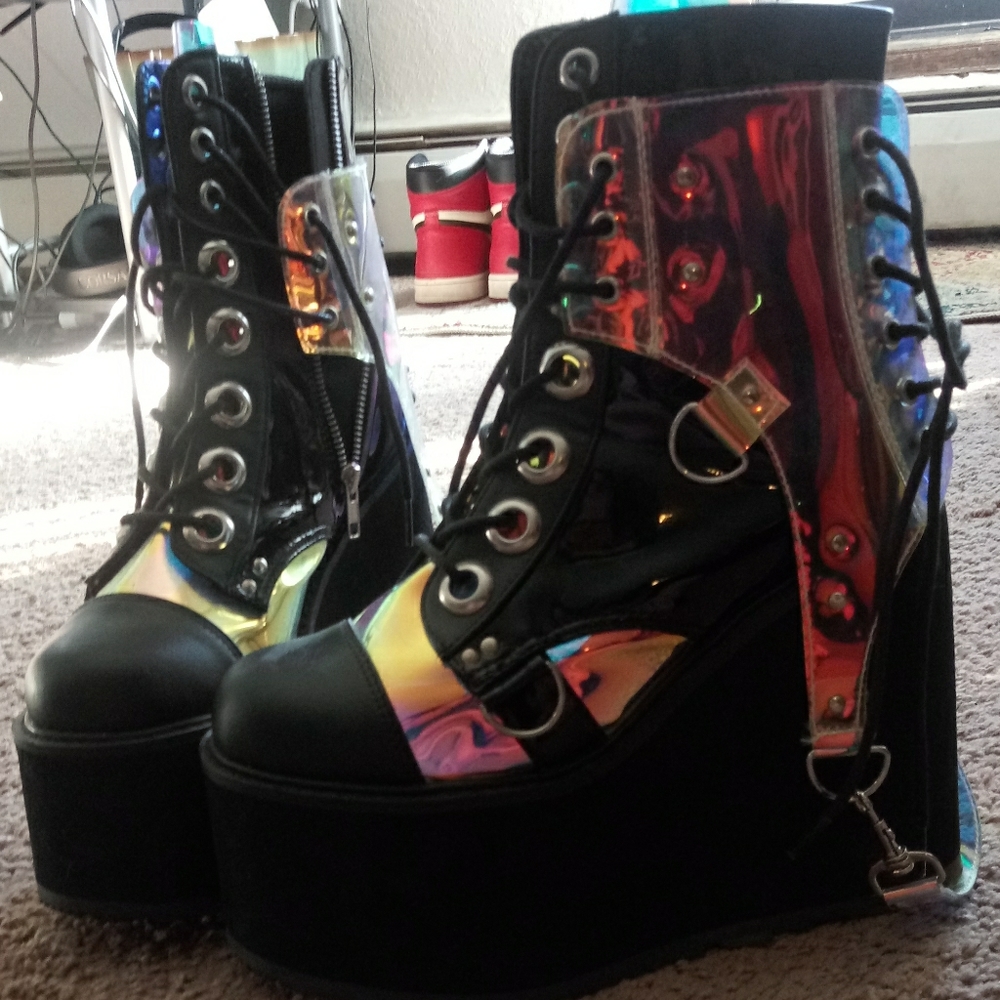 Demonia see though rainbow platforms